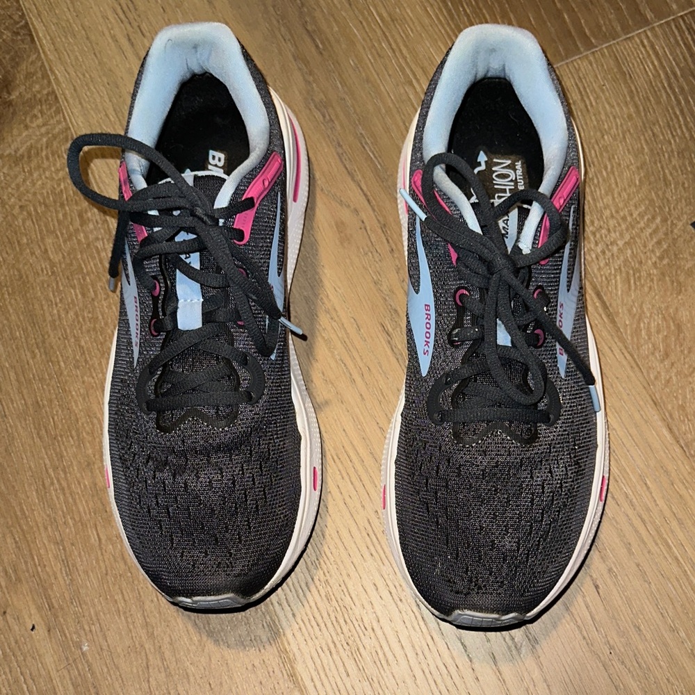 Brooks Women's Black and Pink Athletic Shoes